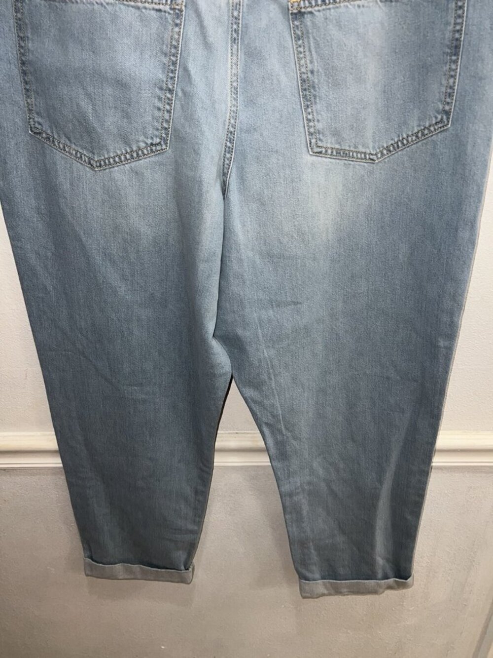 Universal Thread Size 14 Woman’s Light Denim Jeans Boyfriend New - Picture 6 of 7
